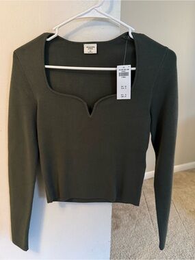 Abercrombie & Fitch Dark Olive Sweetheart Notch-Neck Ribbed Long Sleeve Top NWT